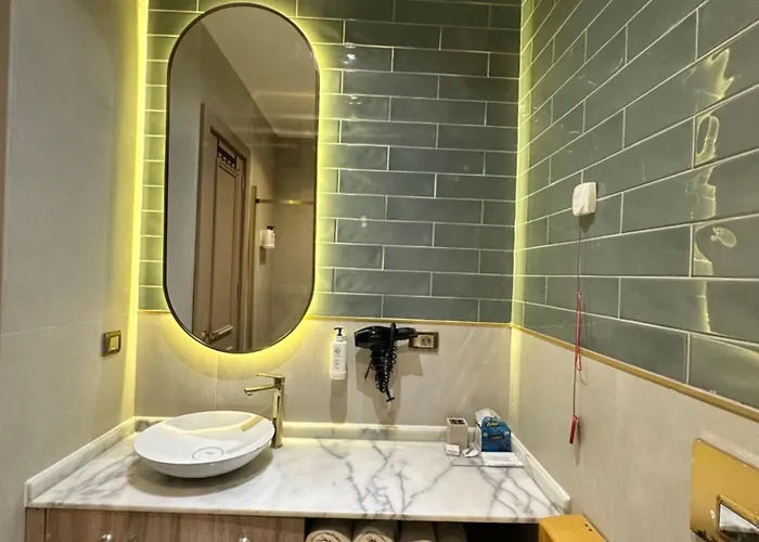 Bosphorus Palace Hotel *